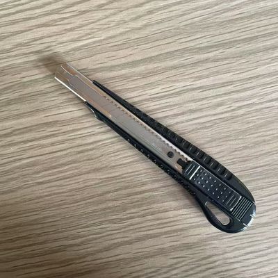 comprar Cuchillos de utilidad de manija de plástico de 9 mm para materiales ligeros Mecanismo de bloqueo de deslizamiento y rendimiento superior Fabricación en línea