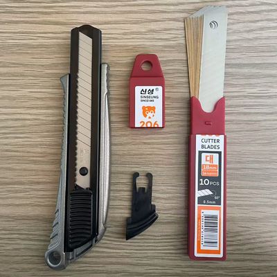 comprar Cortadores de cuchillas de 18 mm versátiles con acabado plateado para diferentes tareas de corte Fabricación en línea