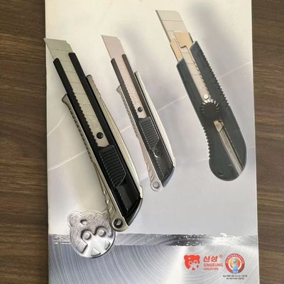 comprar Cuchillos utilitarios de 18 mm con mango negro y cola roja, compatibles con cuchillas estándar Fabricación en línea