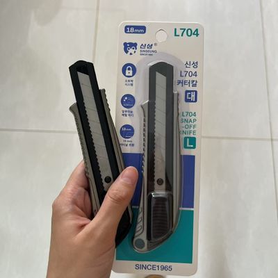 comprar Cutter utilitario de 18 mm conveniente L704 con longitud de hoja de 100 mm y hoja de aluminio SK2 duradera Fabricación en línea
