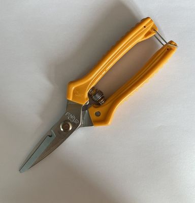 Tijeras de doble hoja de mango naranja ergonómico para uso profesional en el hogar