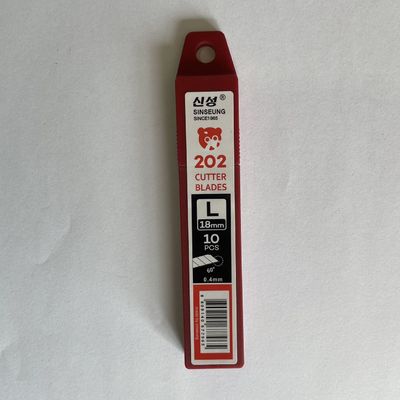 El extremo es muy agudo, con cuchillas ergonómicas de 18 mm, con ángulo de 60 grados SK2