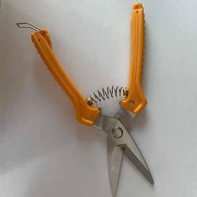 Tijeras de oficina ergonómicas con tarjeta de ampollas