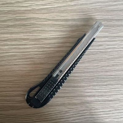 Cuerpo de cuchillo negro y cola roja con cuchilla de corte tipo hecho de acero SK2