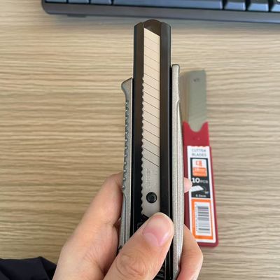 Cuchillas de corte versátiles de 18 mm SK2 de acero de alto carbono para diversas necesidades de corte