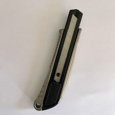 Mecanismo de bloqueo Cuchillo de 18 mm para cortar de forma segura y suave
