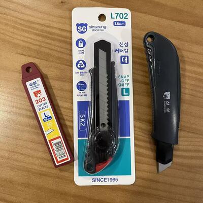 Cúter de uso rudo multiusos para paneles de yeso con ancho de hoja de 18 mm